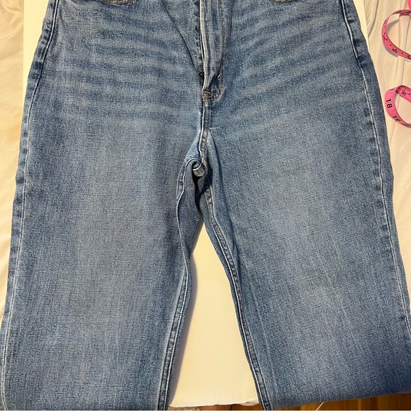 Abercrombie & Fitch Curve Love Ultra High Rise Ankle Straight Jean - Picture 11 of 11